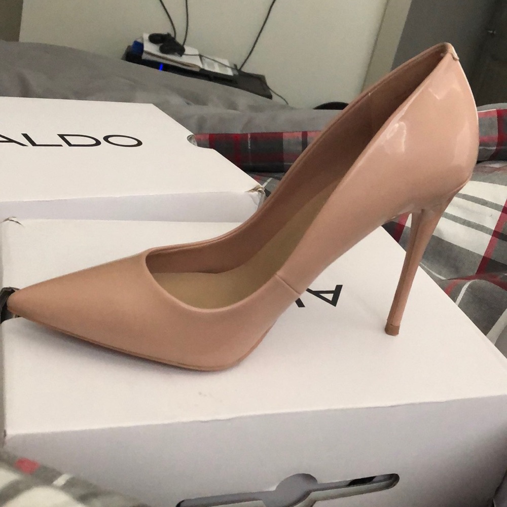 US size 9 stessy high heels! Never been worn !!